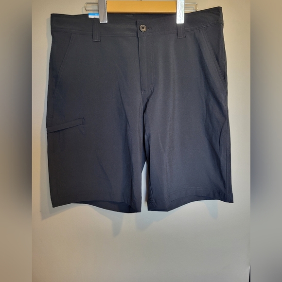 Columbia Black Flat Front Shorts, Size 34 - Picture 2 of 6